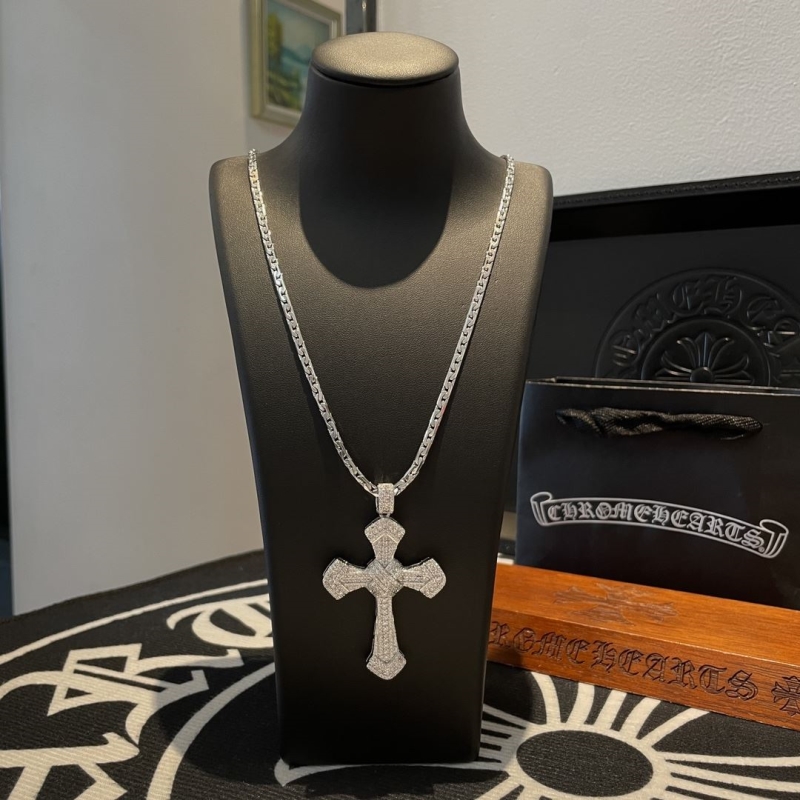 Ch**me He**ts necklaces